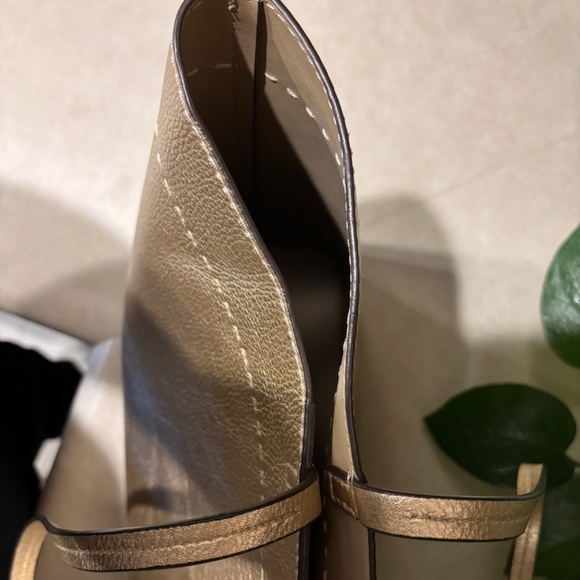 Tory Burch McGraw Metallic Leather Tote - Picture 9 of 11
